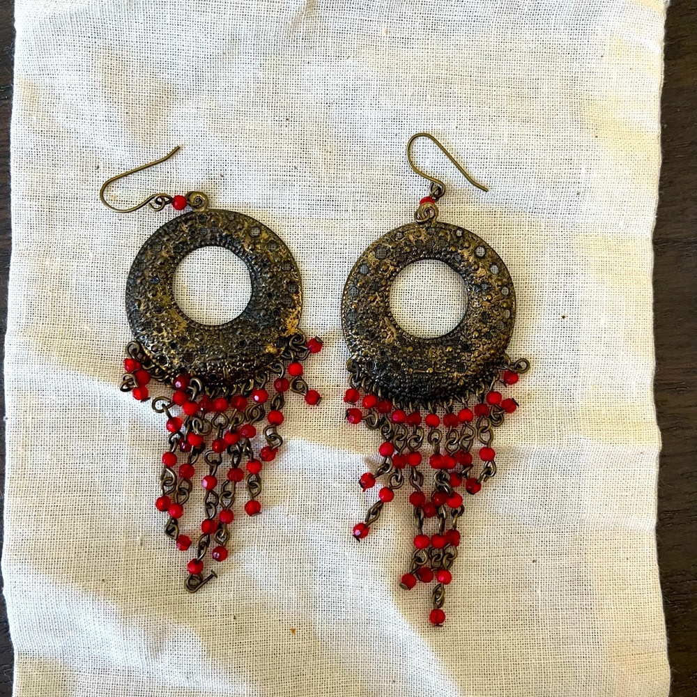 Boutique chandelier earrings. Bronze and red